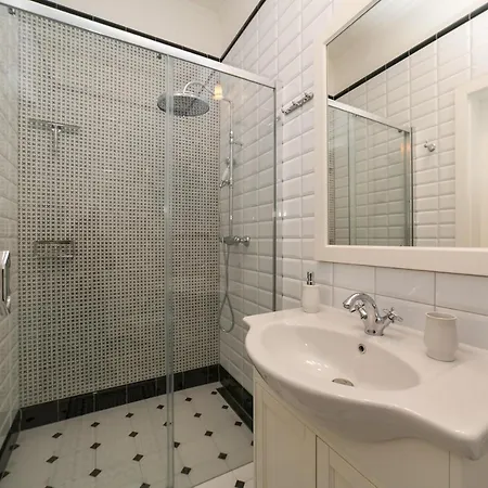 New 3 - Self Check In, With Parking Bratislava