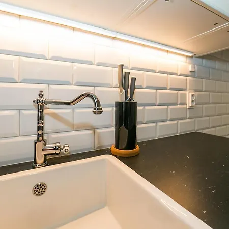 New 3 - Self Check In, With Parking *