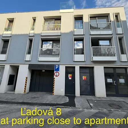 Appartement New 3 - Self Check In With Parking Included *
