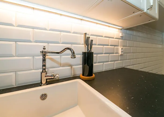 New 3 - Self Check In, With Parking *